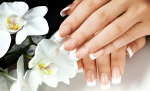 RICOSTRUZIONE UNGHIE UV GEL<br>Corso Base